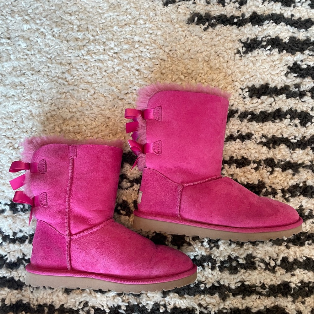 Size 6 Uggs - Bailey Bow II.